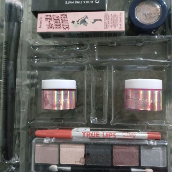 Randomized name brand makeup bundle - Picture 8 of 9